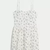 Rückenfreies Skort-Kleid aus Leinenmischung Rückenfreies Skort-Kleid aus Leinenmischung