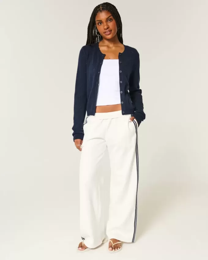 Rundhals-Cardigan mit Ösen Rundhals-Cardigan mit Ösen