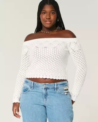 Schulterfreier Pullover im Häkelstil