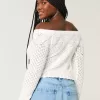 Schulterfreier Pullover im Häkelstil