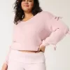 Schulterfreier Pullover mit Schleifenapplikation