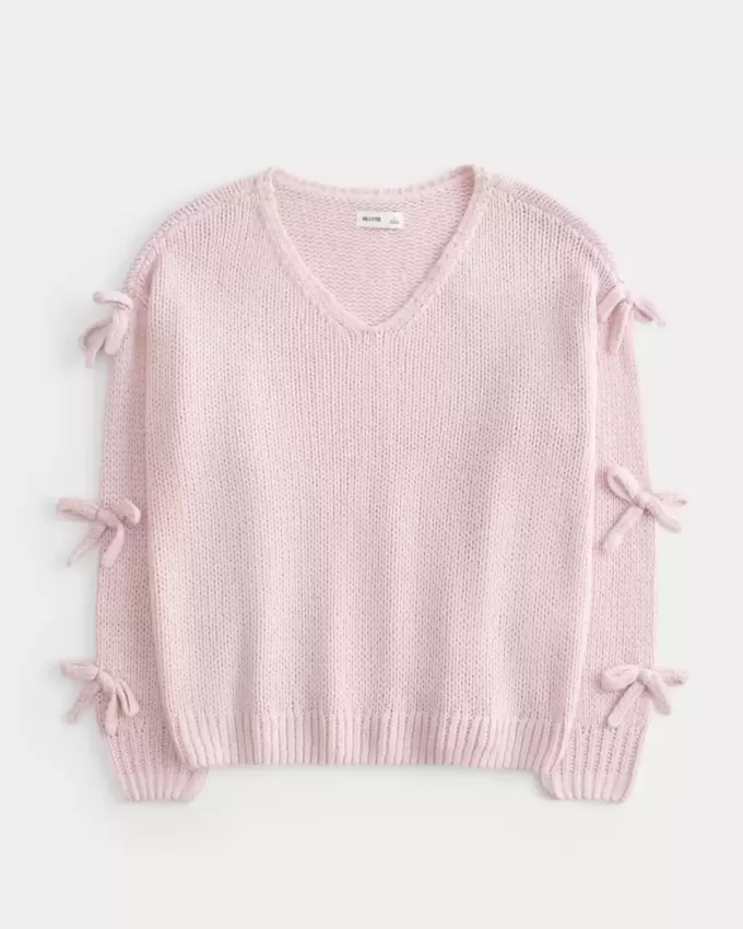 Schulterfreier Pullover mit Schleifenapplikation