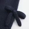 Schulterfreier Pullover mit Schleifenapplikation