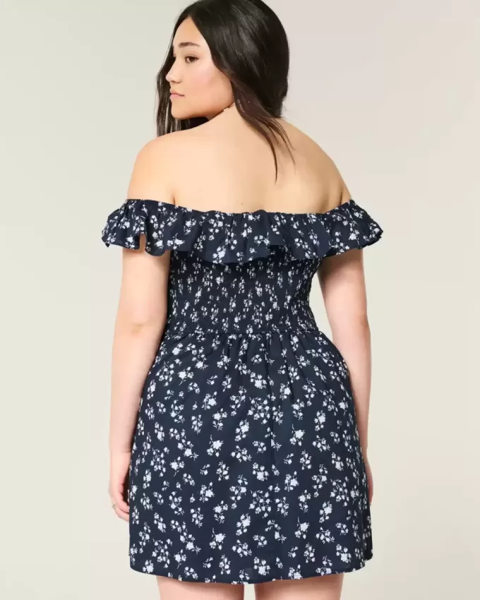 Schulterfreies A-Linien-Minikleid mit Rüschen Schulterfreies A-Linien-Minikleid mit Rüschen
