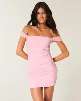 Schulterfreies, figurbetontes Netzkleid