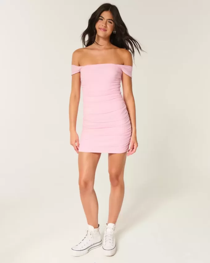 Schulterfreies, figurbetontes Netzkleid Schulterfreies, figurbetontes Netzkleid