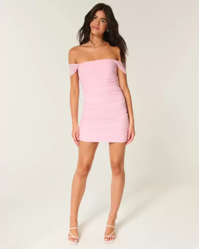 Schulterfreies, figurbetontes Netzkleid Schulterfreies, figurbetontes Netzkleid