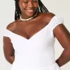 Schulterfreies Minikleid mit asymmetrischem Saum Schulterfreies Minikleid mit asymmetrischem Saum
