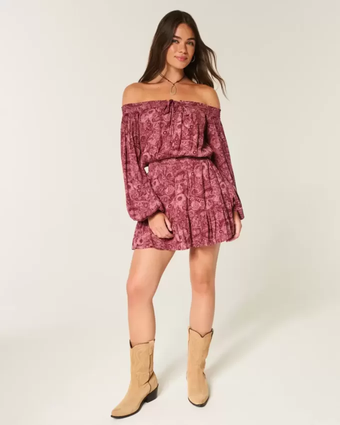 Schulterfreies/offenes gewebtes Kleid Schulterfreies/offenes gewebtes Kleid