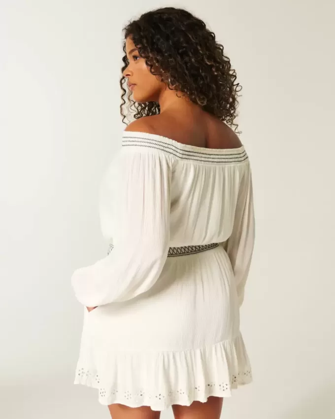 Schulterfreies/offenes gewebtes Kleid Schulterfreies/offenes gewebtes Kleid
