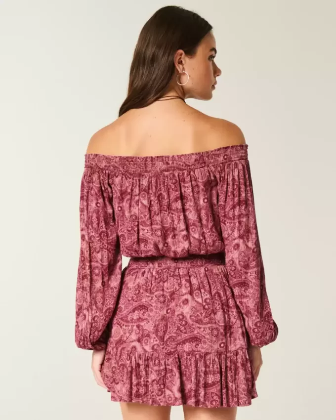 Schulterfreies/offenes gewebtes Kleid Schulterfreies/offenes gewebtes Kleid