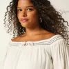 Schulterfreies/offenes gewebtes Kleid Schulterfreies/offenes gewebtes Kleid