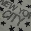 Schulterfreies T-Shirt mit verdrehter New York City-Grafik