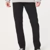 Schwarze, schmale, gerade Jeans ohne Verblassen Schwarze, schmale, gerade Jeans ohne Verblassen