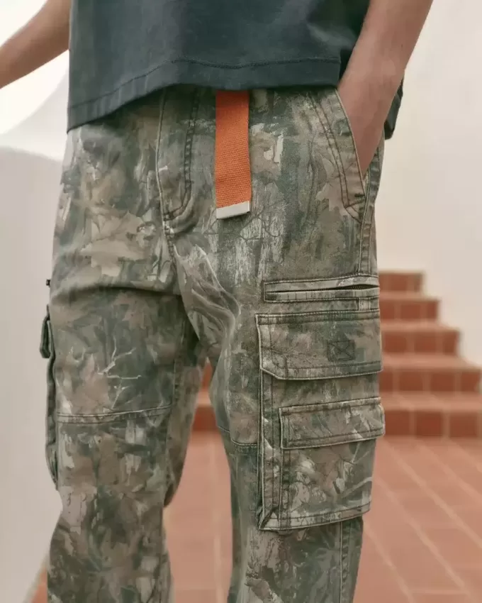 Schwere, lockere Cargohose mit Camouflage-Muster Schwere, lockere Cargohose mit Camouflage-Muster