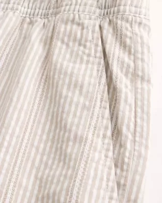 seersucker shorts ber dem knie 2 2 330x413 - Seersucker-Shorts &uuml;ber dem Knie