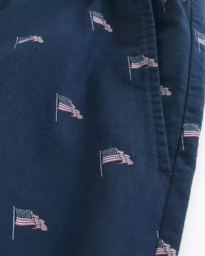 Shorts zum Überziehen mit amerikanischem Flaggenmuster bis zur Mitte des Oberschenkels Shorts zum Überziehen mit amerikanischem Flaggenmuster bis zur Mitte des Oberschenkels