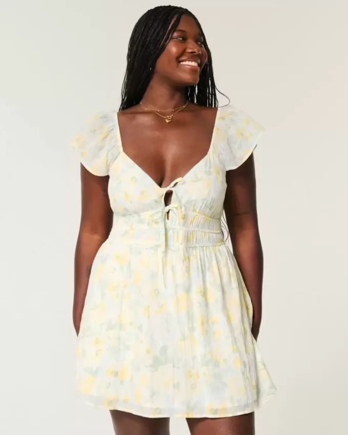 Skort-Kleid mit Flatterärmeln und Doppelschnürung Skort-Kleid mit Flatterärmeln und Doppelschnürung