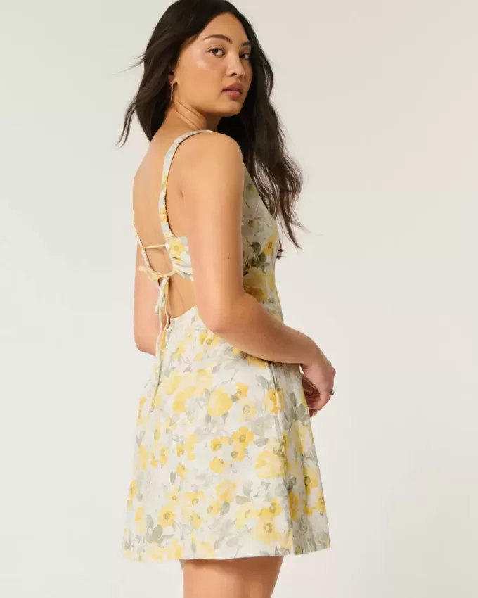 Strukturiertes Minikleid aus Leinenmischung Strukturiertes Minikleid aus Leinenmischung