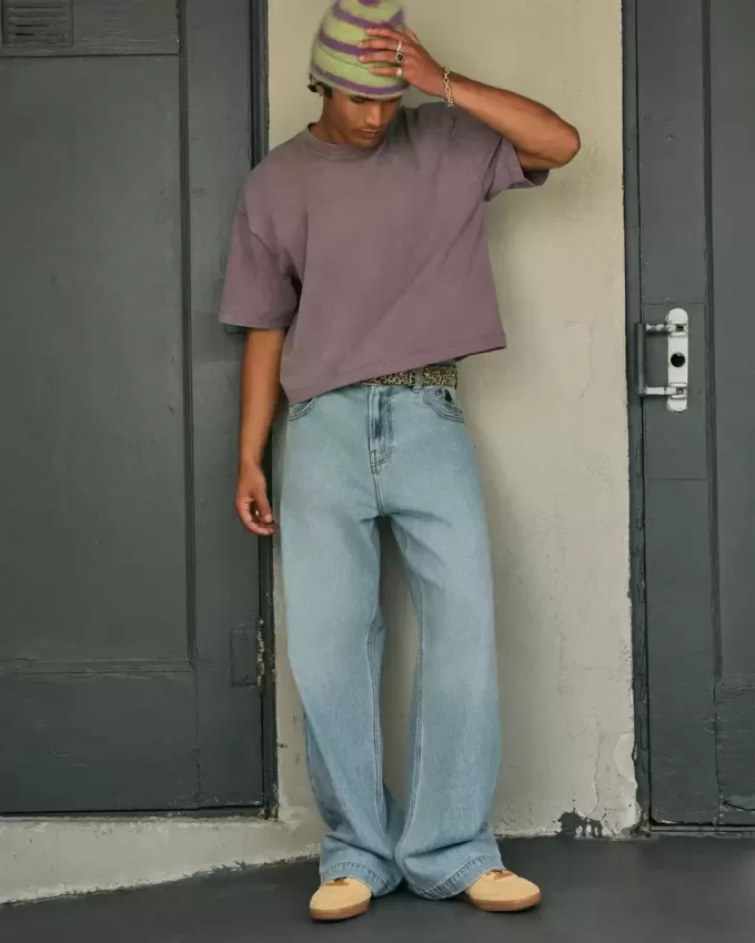 Super Baggy-Jeans mit Astronauten-Grafik in heller Waschung Super Baggy-Jeans mit Astronauten-Grafik in heller Waschung