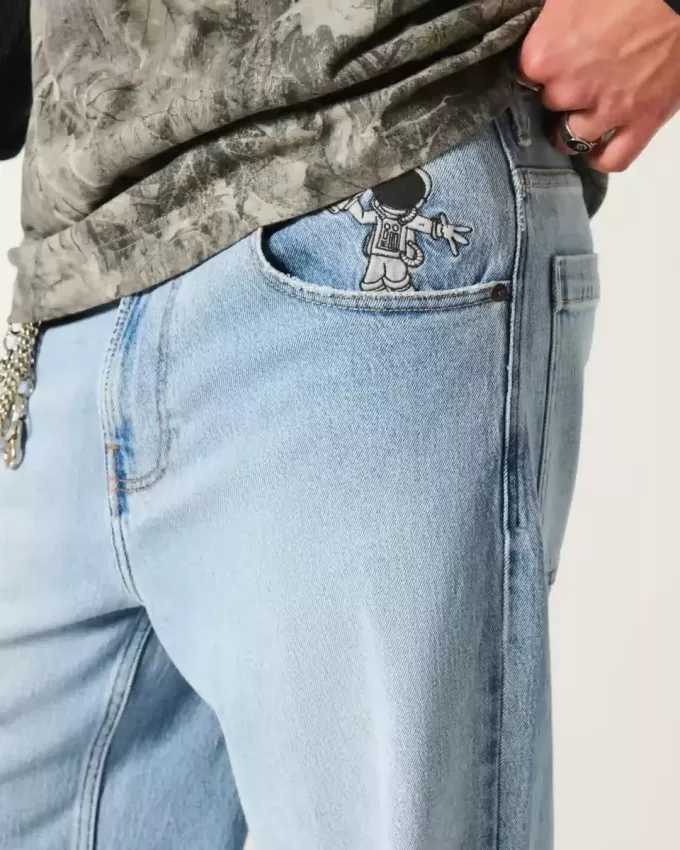 Super Baggy-Jeans mit Astronauten-Grafik in heller Waschung Super Baggy-Jeans mit Astronauten-Grafik in heller Waschung
