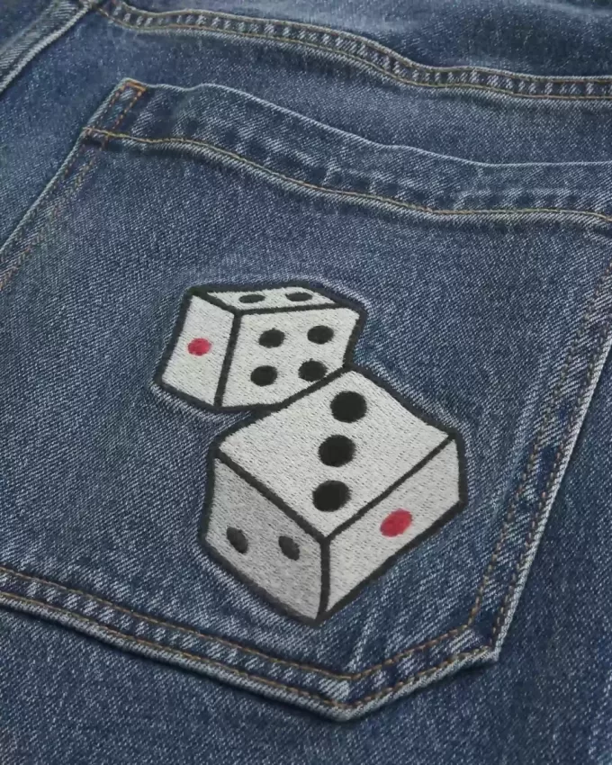 Super Baggy-Jeans mit Würfel-Grafik in dunkler Waschung Super Baggy-Jeans mit Würfel-Grafik in dunkler Waschung