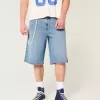 Super Baggy-Jeansshorts mit mittlerer Waschung unterhalb des Knies Super Baggy-Jeansshorts mit mittlerer Waschung unterhalb des Knies