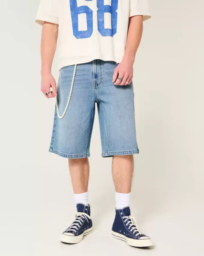 Super Baggy-Jeansshorts mit mittlerer Waschung unterhalb des Knies Super Baggy-Jeansshorts mit mittlerer Waschung unterhalb des Knies