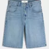 Super Baggy-Jeansshorts mit mittlerer Waschung unterhalb des Knies Super Baggy-Jeansshorts mit mittlerer Waschung unterhalb des Knies