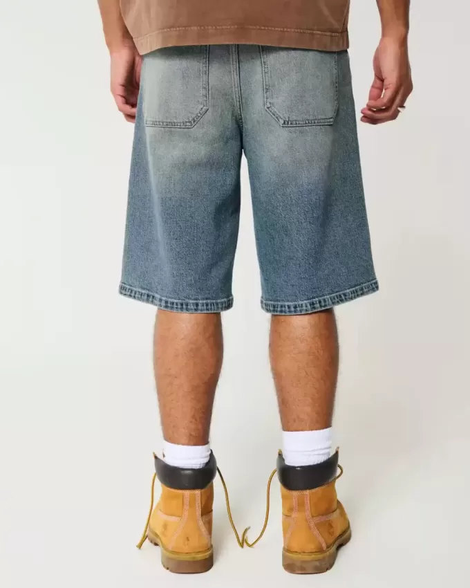 Super Baggy-Jeansshorts mit Taz-Grafik in mittlerer Waschung