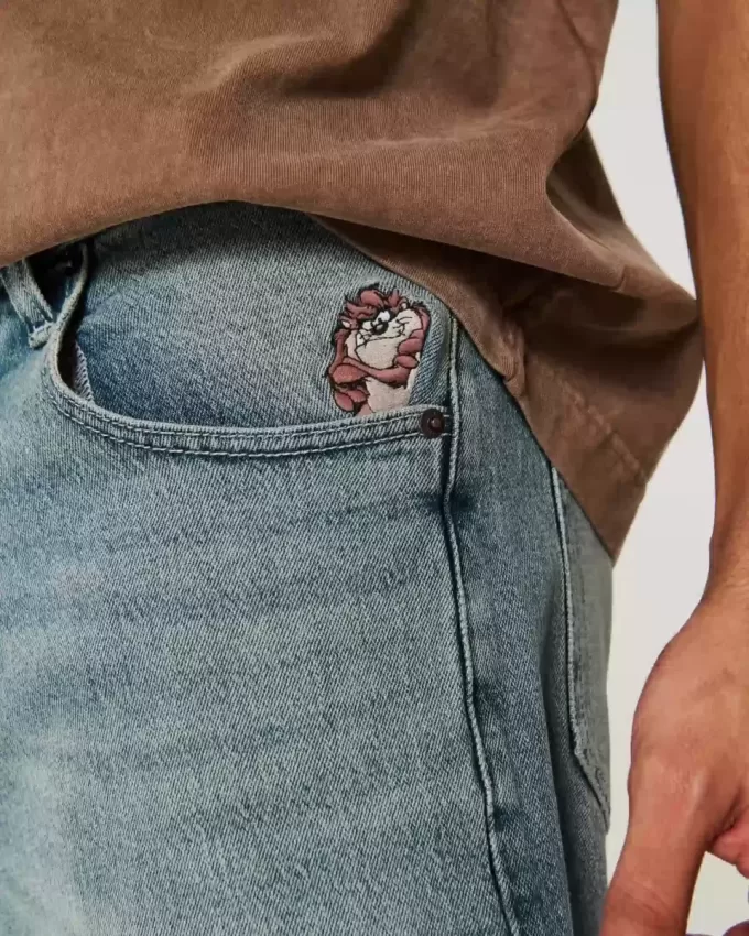 Super Baggy-Jeansshorts mit Taz-Grafik in mittlerer Waschung