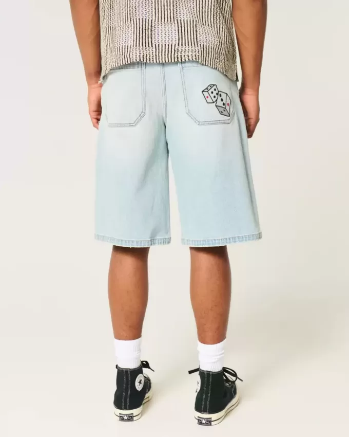Super Baggy-Jeansshorts mit Würfelgrafik in heller Waschung Super Baggy-Jeansshorts mit Würfelgrafik in heller Waschung