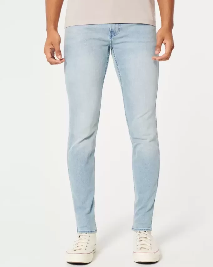 Superenge Jeans in heller Waschung Superenge Jeans in heller Waschung