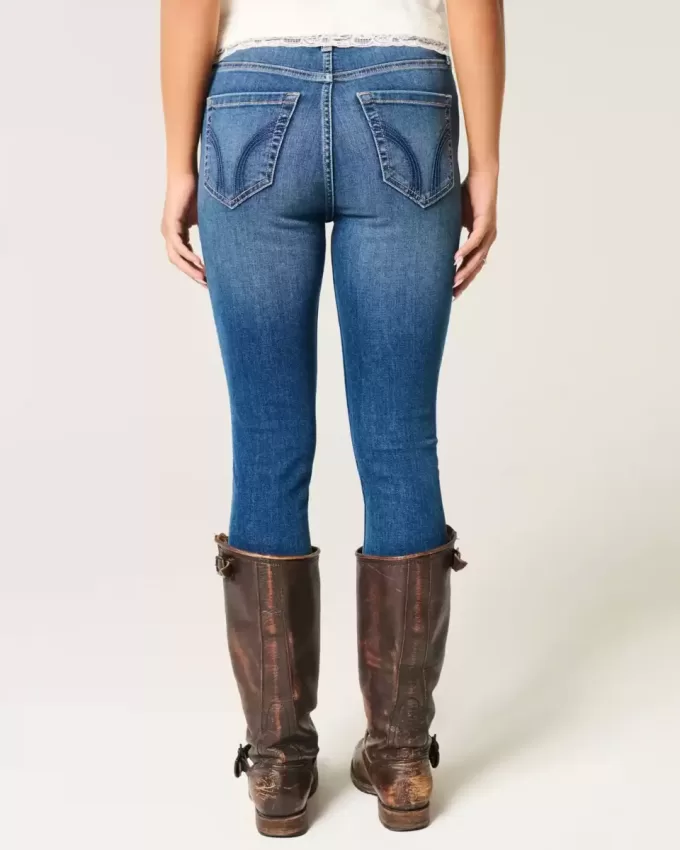 Superenge Jeans mit hoher Taille und dunkler Waschung Superenge Jeans mit hoher Taille und dunkler Waschung