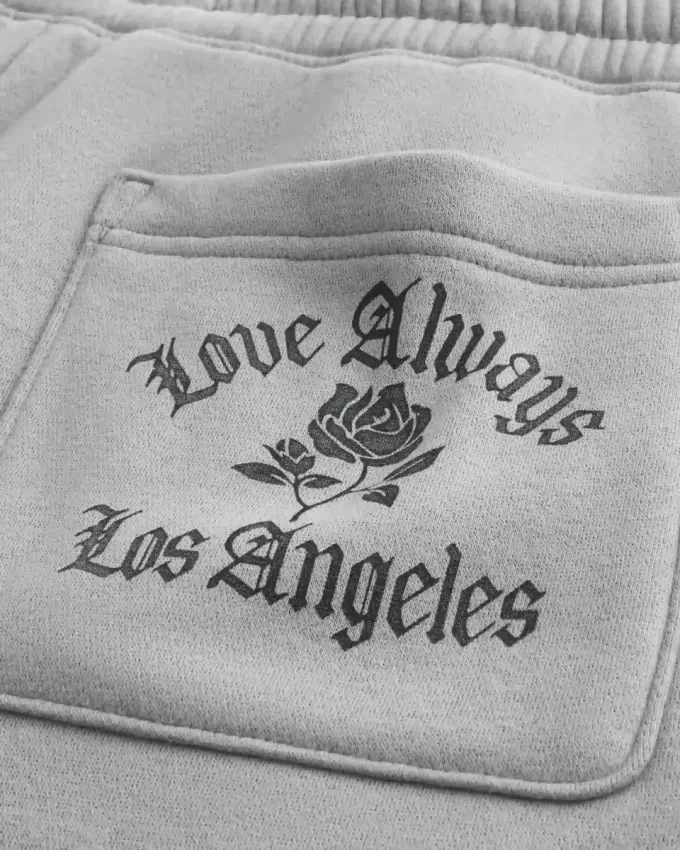 Superweite Jogginghose mit „Los Angeles“-Grafik auf der Rückseite Superweite Jogginghose mit „Los Angeles“-Grafik auf der Rückseite