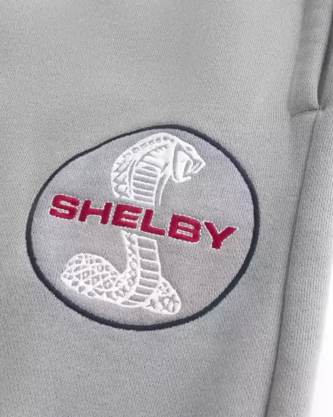 Superweite Jogginghose mit Shelby-Grafik