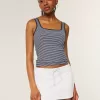 Tanktop mit eckigem Ausschnitt aus geripptem, nahtlosem Stoff Tanktop mit eckigem Ausschnitt aus geripptem, nahtlosem Stoff