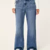 Tief sitzende Baggy-Jeans in dunkler Waschung Tief sitzende Baggy-Jeans in dunkler Waschung