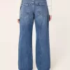 Tief sitzende Baggy-Jeans in dunkler Waschung Tief sitzende Baggy-Jeans in dunkler Waschung