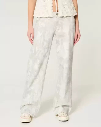 Tief sitzende Baggy-Jeans mit Camouflage-Muster