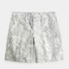 Tief sitzende Baggy-Jeans mit Camouflage-Muster