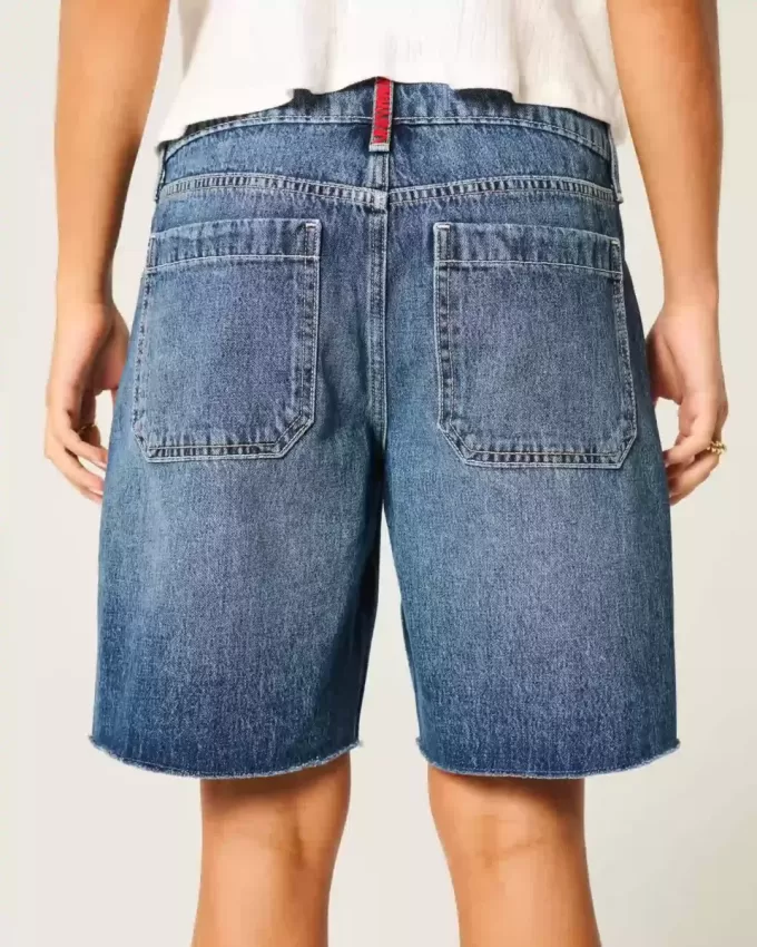 Tief sitzende Baggy-Jeans mit dunkel verwaschener amerikanischer Flaggengrafik Tief sitzende Baggy-Jeans mit dunkel verwaschener amerikanischer Flaggengrafik