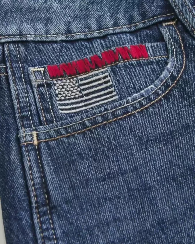 Tief sitzende Baggy-Jeans mit dunkel verwaschener amerikanischer Flaggengrafik Tief sitzende Baggy-Jeans mit dunkel verwaschener amerikanischer Flaggengrafik