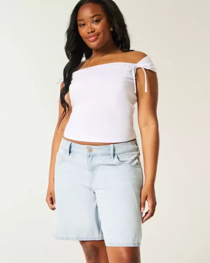 Tief sitzende Baggy-Jeans mit heller Waschung und Schleifengrafik Tief sitzende Baggy-Jeans mit heller Waschung und Schleifengrafik