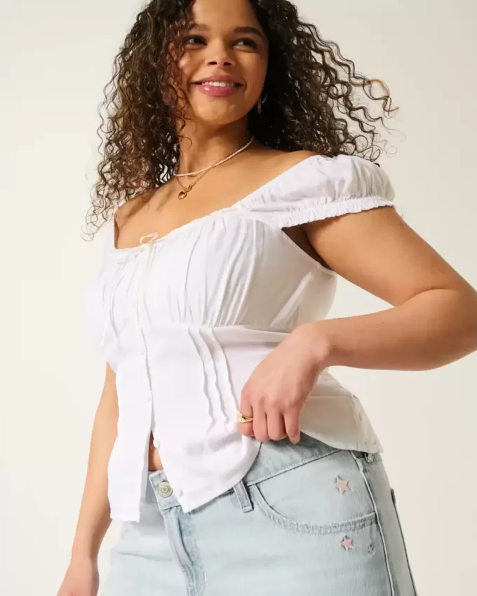 Tief sitzende Baggy-Jeans mit heller Waschung und Sternstickerei Tief sitzende Baggy-Jeans mit heller Waschung und Sternstickerei