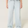 Tief sitzende Baggy-Jeans mit heller Waschung und Sternstickerei Tief sitzende Baggy-Jeans mit heller Waschung und Sternstickerei