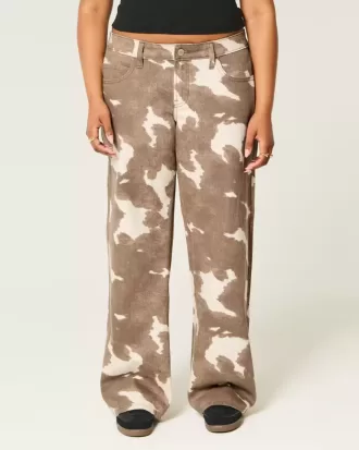 Tief sitzende Baggy-Jeans mit Kuh-Print