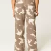 Tief sitzende Baggy-Jeans mit Kuh-Print Tief sitzende Baggy-Jeans mit Kuh-Print