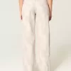 Tief sitzende Baggy-Jeans mit Reh-Print Tief sitzende Baggy-Jeans mit Reh-Print