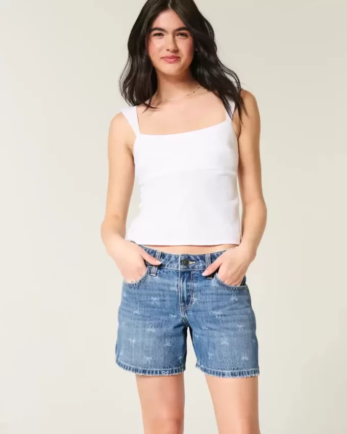 Tief sitzende Baggy-Jeansshorts mit Schleifenmuster Tief sitzende Baggy-Jeansshorts mit Schleifenmuster
